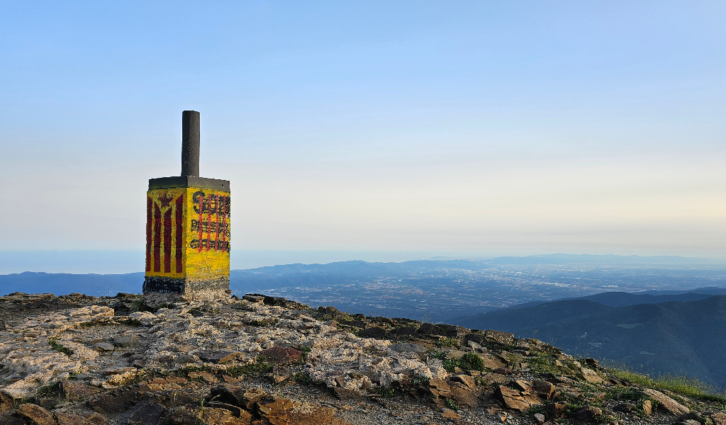 Vistas desde la cima del Turó de l’Home sobre el Montseny
