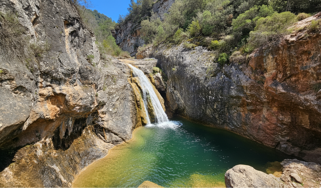 Cascada y poza La Gorguina en la ruta Gorgs de la Febró