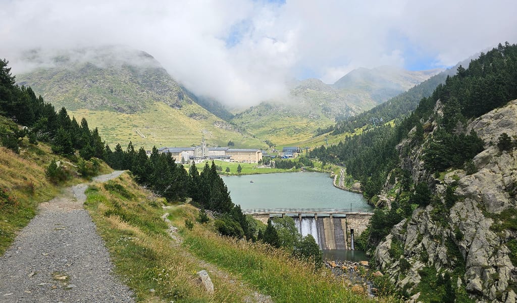 Mirador del Santuario en la excursión Vall de Núria con lago y jardines