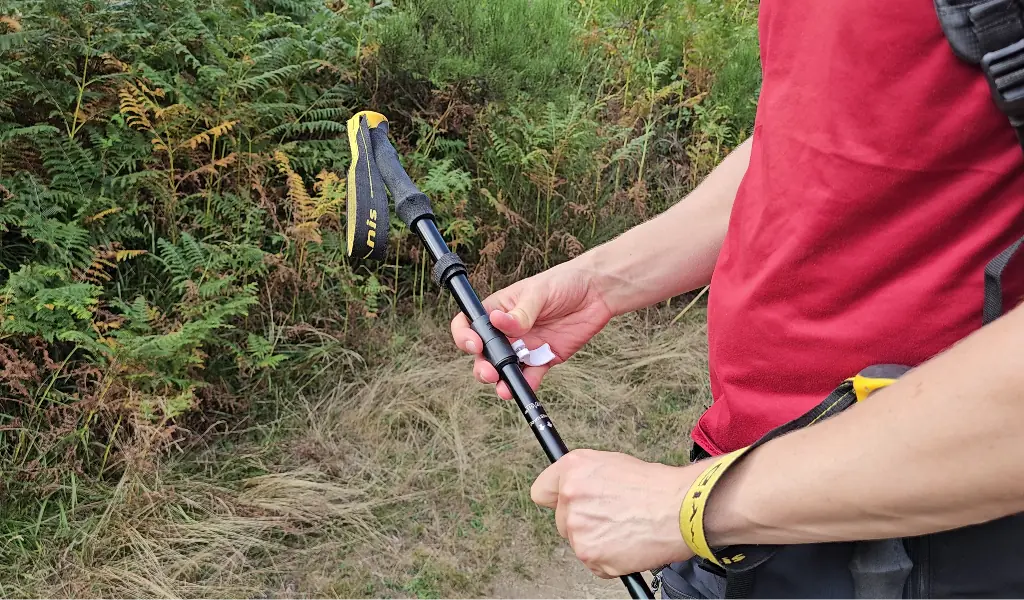 uso correcto de los bastones de trekking en diferentes terrenos